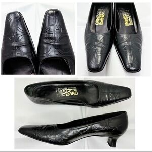 Salvatore Ferragamo Sz 6.5 AA Black Logo Horseshoe Embossed Square Toe Pumps